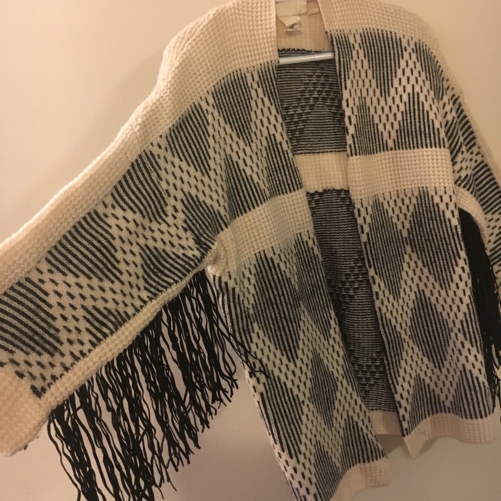 H&M Beautiful Friges Aztec Style - Picture 2 of 6